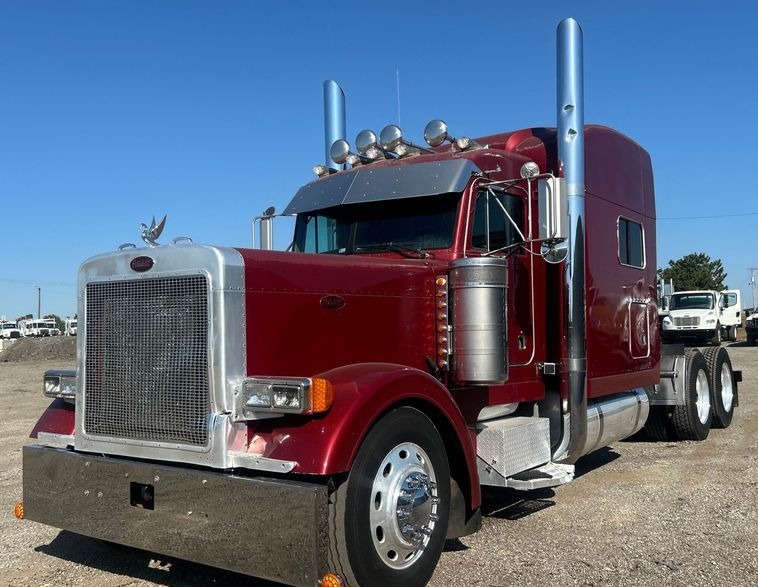 2004 Peterbilt 379 semi truck