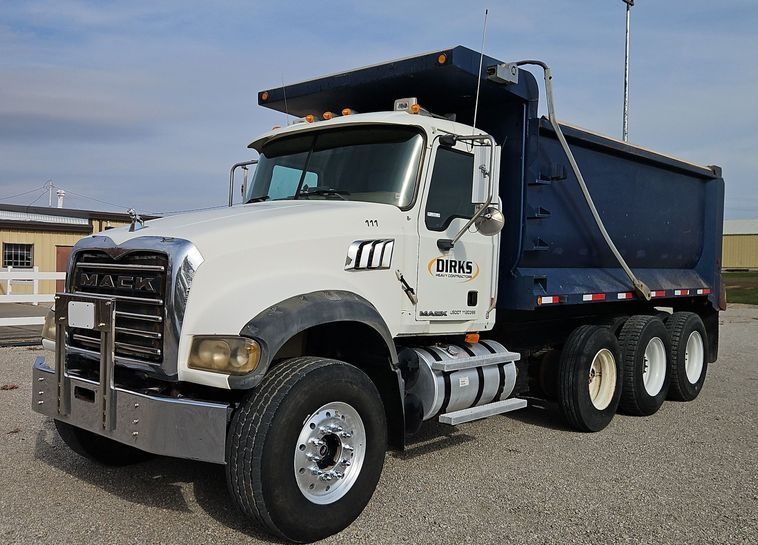 2007 Mack CTP713 dump truck