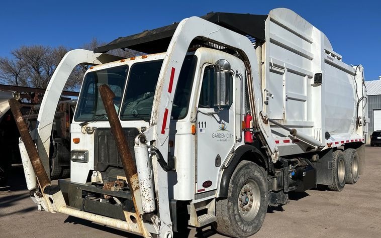 2012 Peterbilt 320 refuse truck